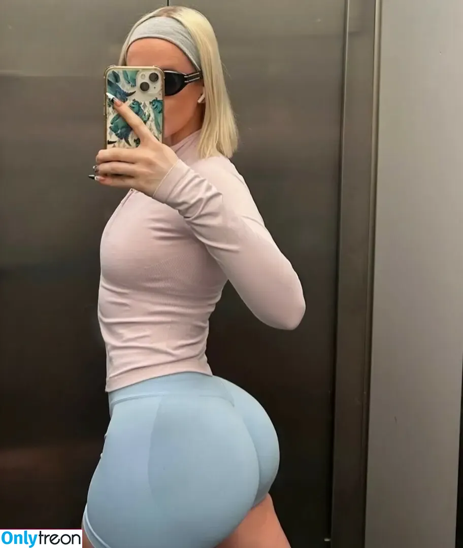 Lucycombe nude photo #0146 (lucynukes / lucynukesfit / luudaw)