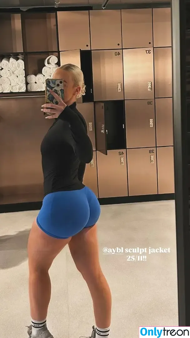 Lucycombe nude photo #0158 (lucynukes / lucynukesfit / luudaw)