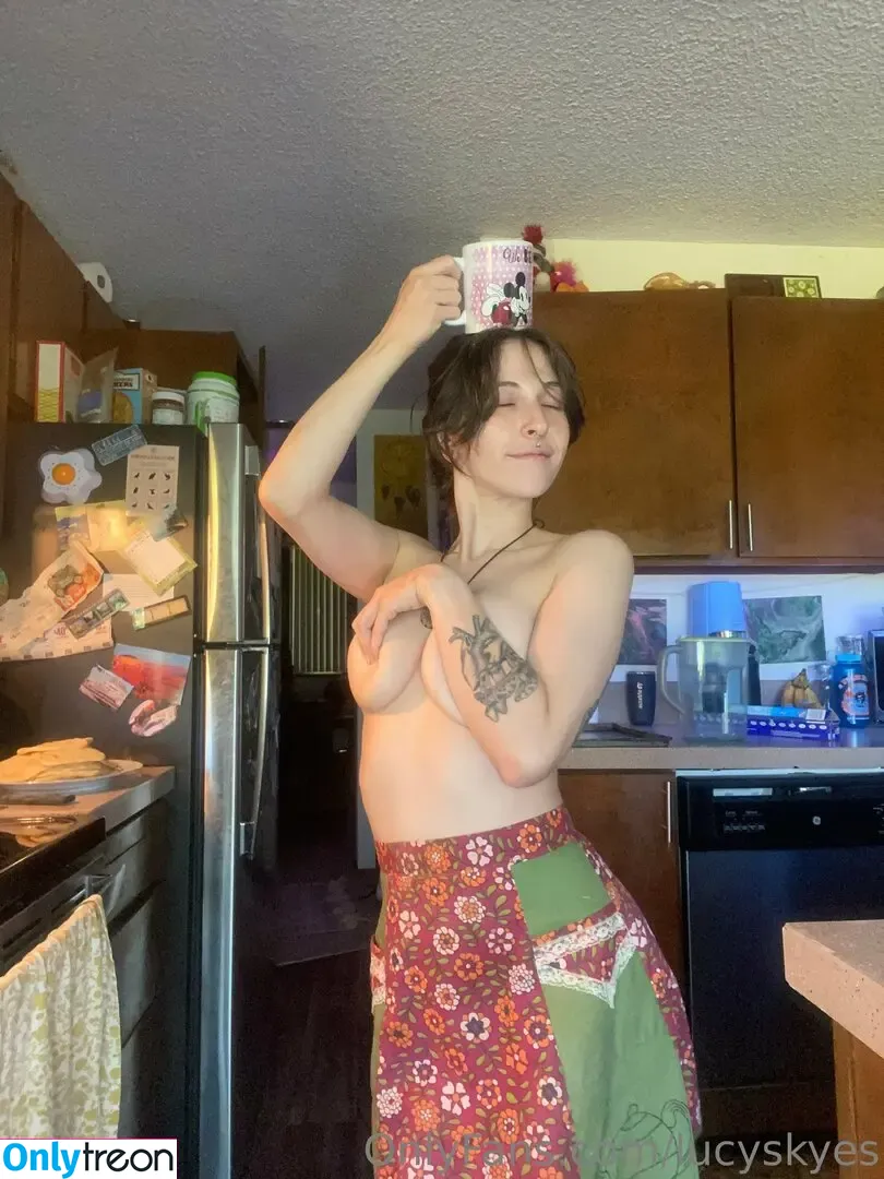 lucyskyes голая photo #0183 (Megan Bitchell's Sister / lucysykesrellie)