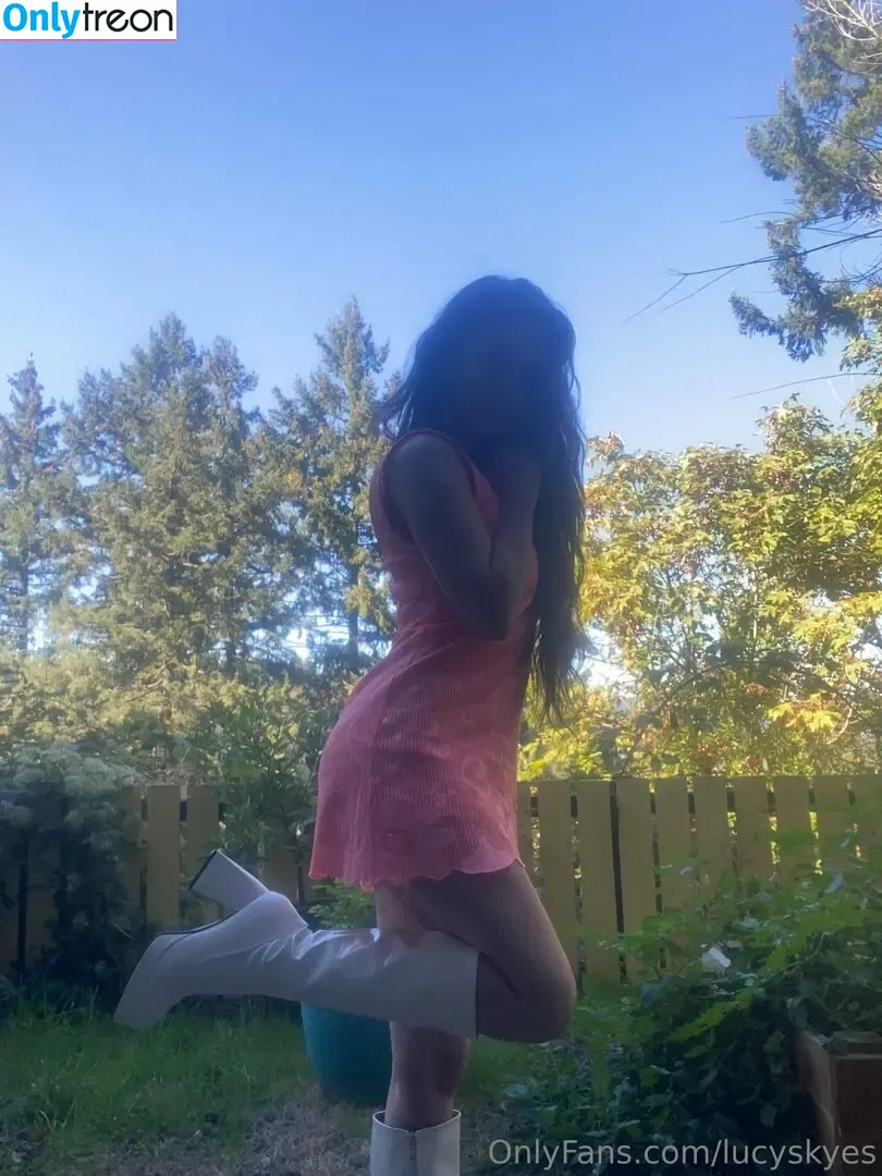 lucyskyes nude photo #0207 (Megan Bitchell's Sister / lucysykesrellie)