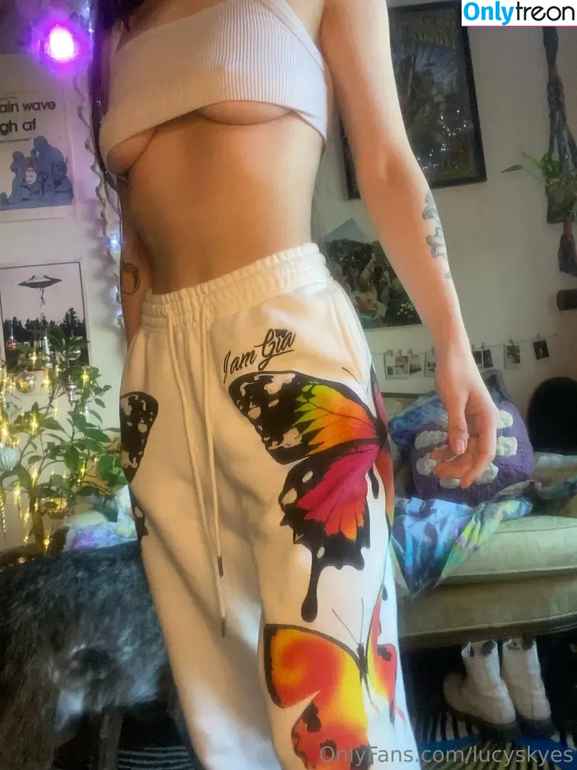lucyskyes голая photo #0230 (Megan Bitchell's Sister / lucysykesrellie)