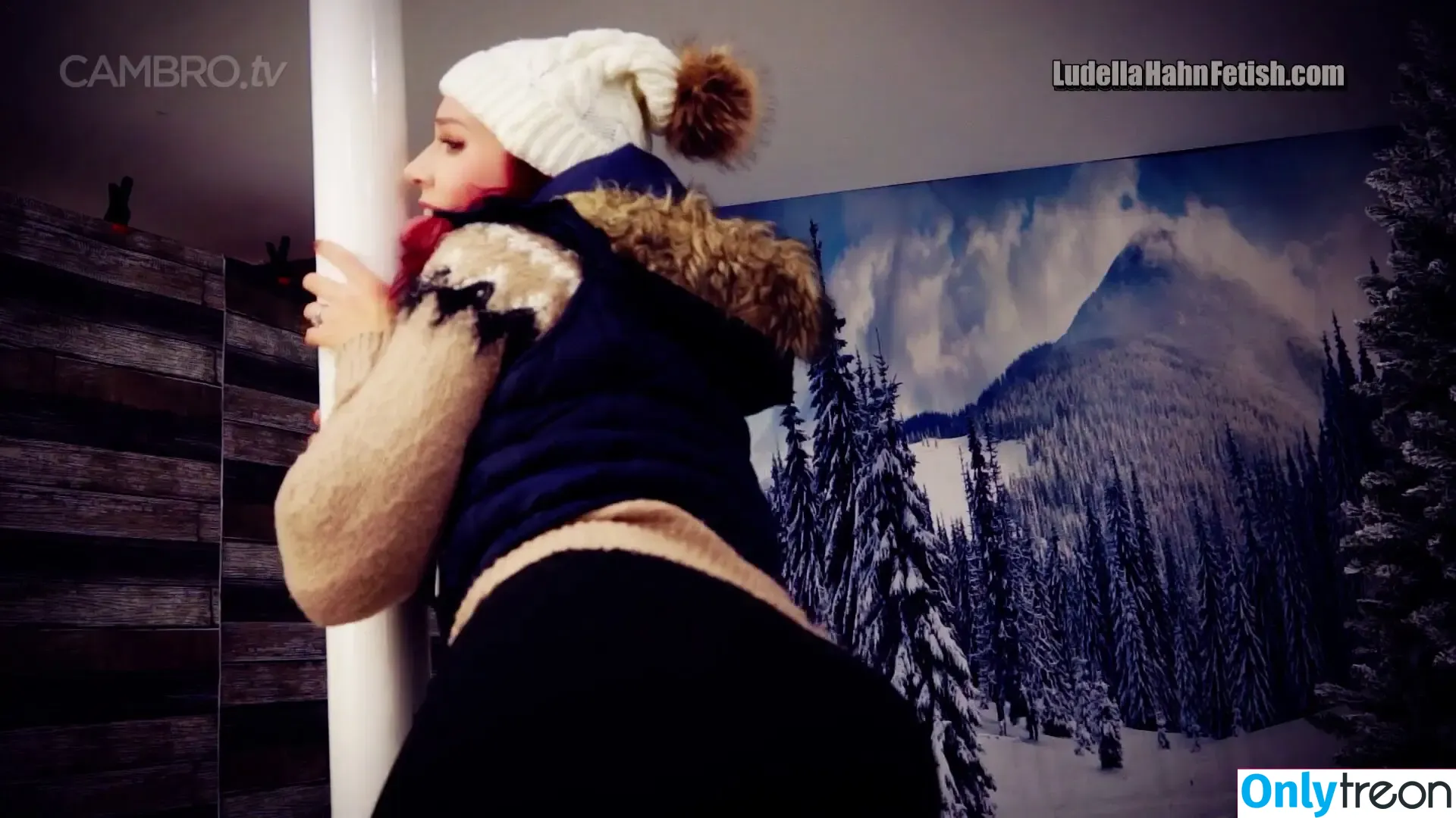 Ludella Hahn nude photo #0022 (LudellaHahn / ludellahahnadventures)