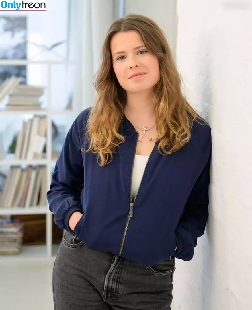 Luisa Neubauer голая photo #0188 (Luisamneubauer / luisaneubauer)