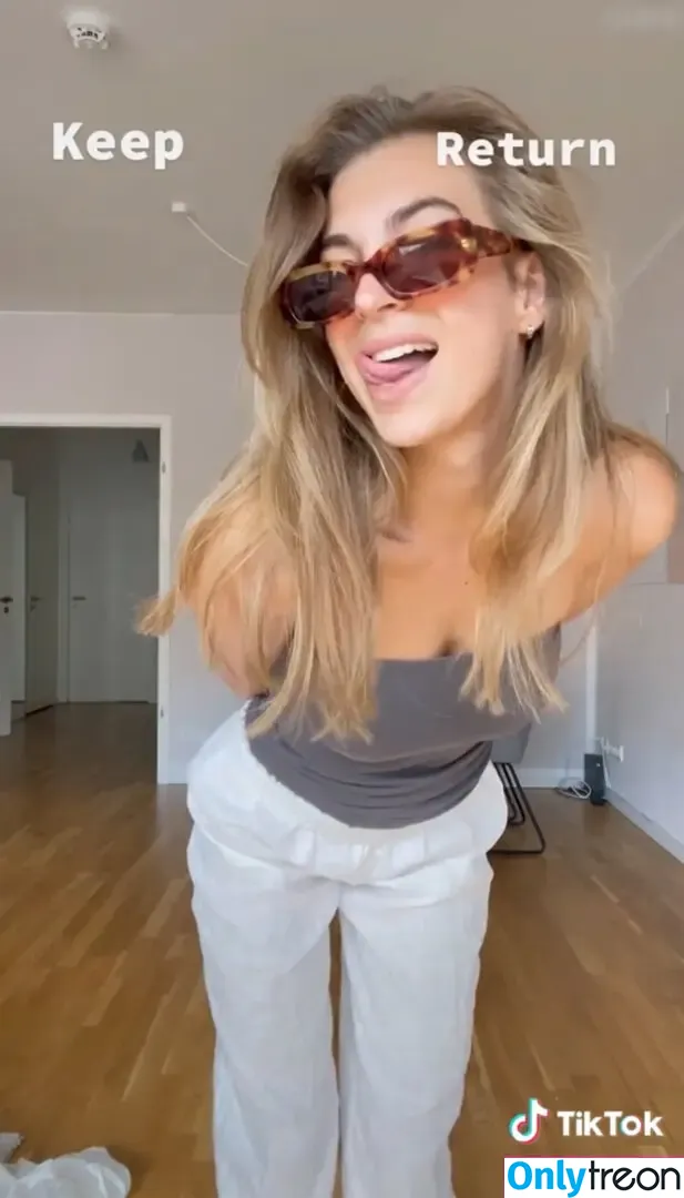 Luisasmiling nude photo #0101 (Luisasmiling)