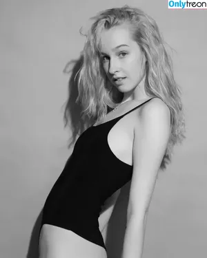 Luise Emilie Tschersich / luise_emilie_ nude photo #0001