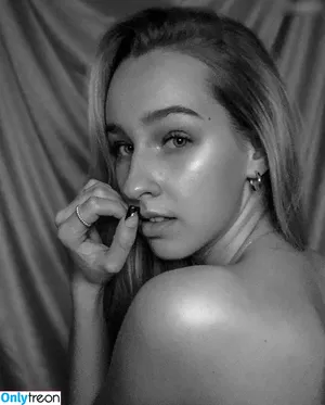 Luise Emilie Tschersich / luise_emilie_ nude photo #0003