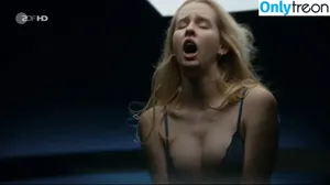 Luise Emilie Tschersich / luise_emilie_ nude photo #0010