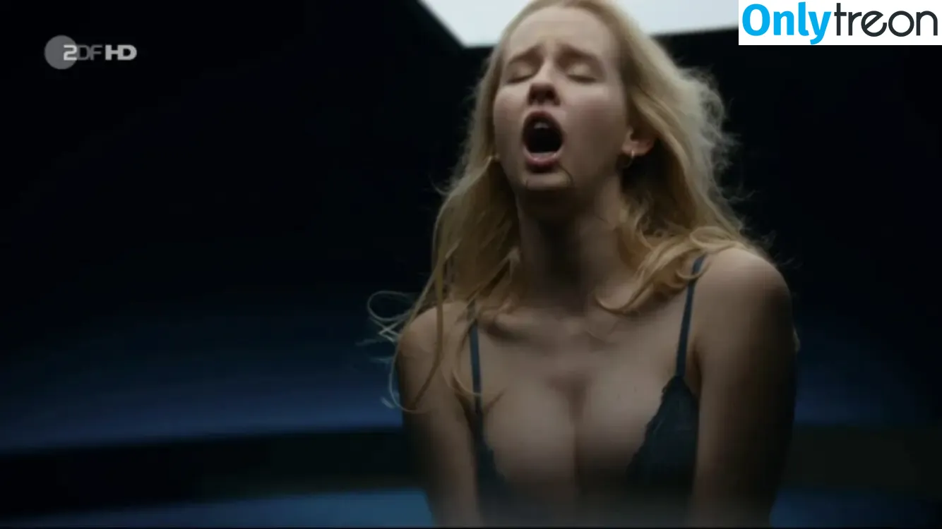 Luise Emilie Tschersich nude photo #0010 (luise_emilie_)