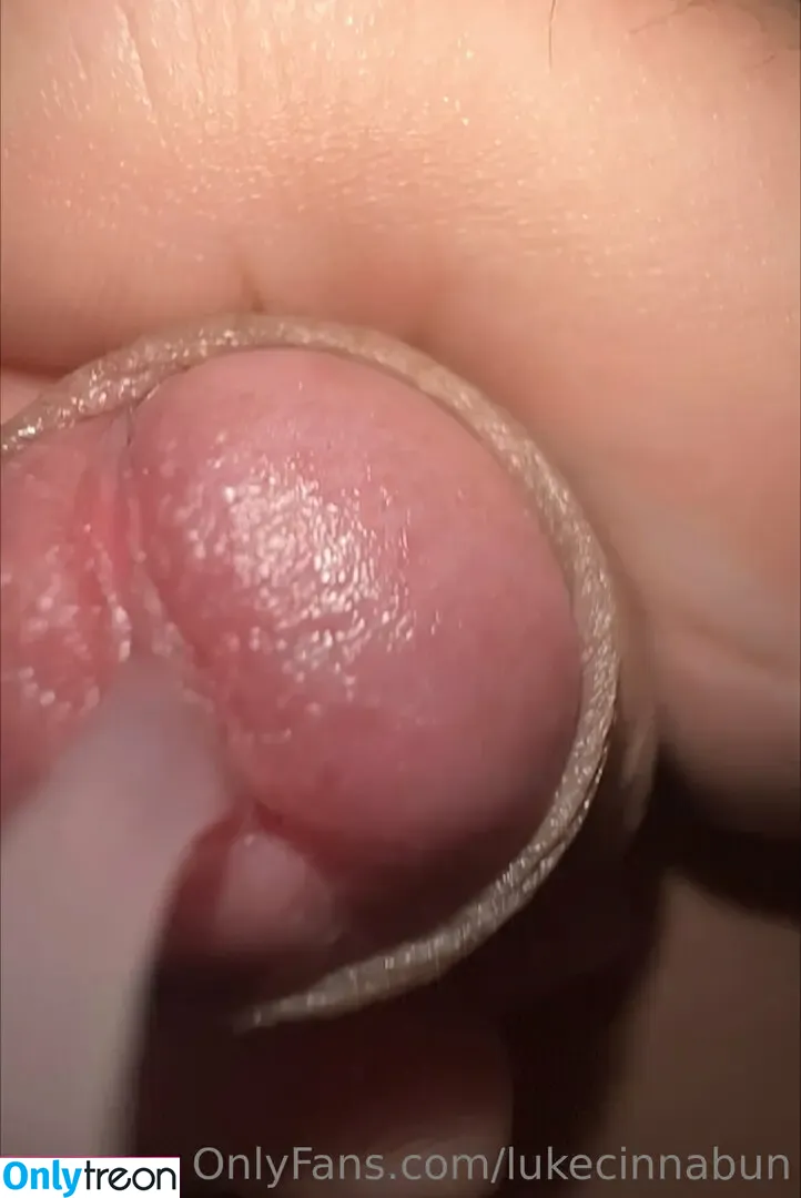 lukecinnabun nude photo #0003 (luke.cinnabun)