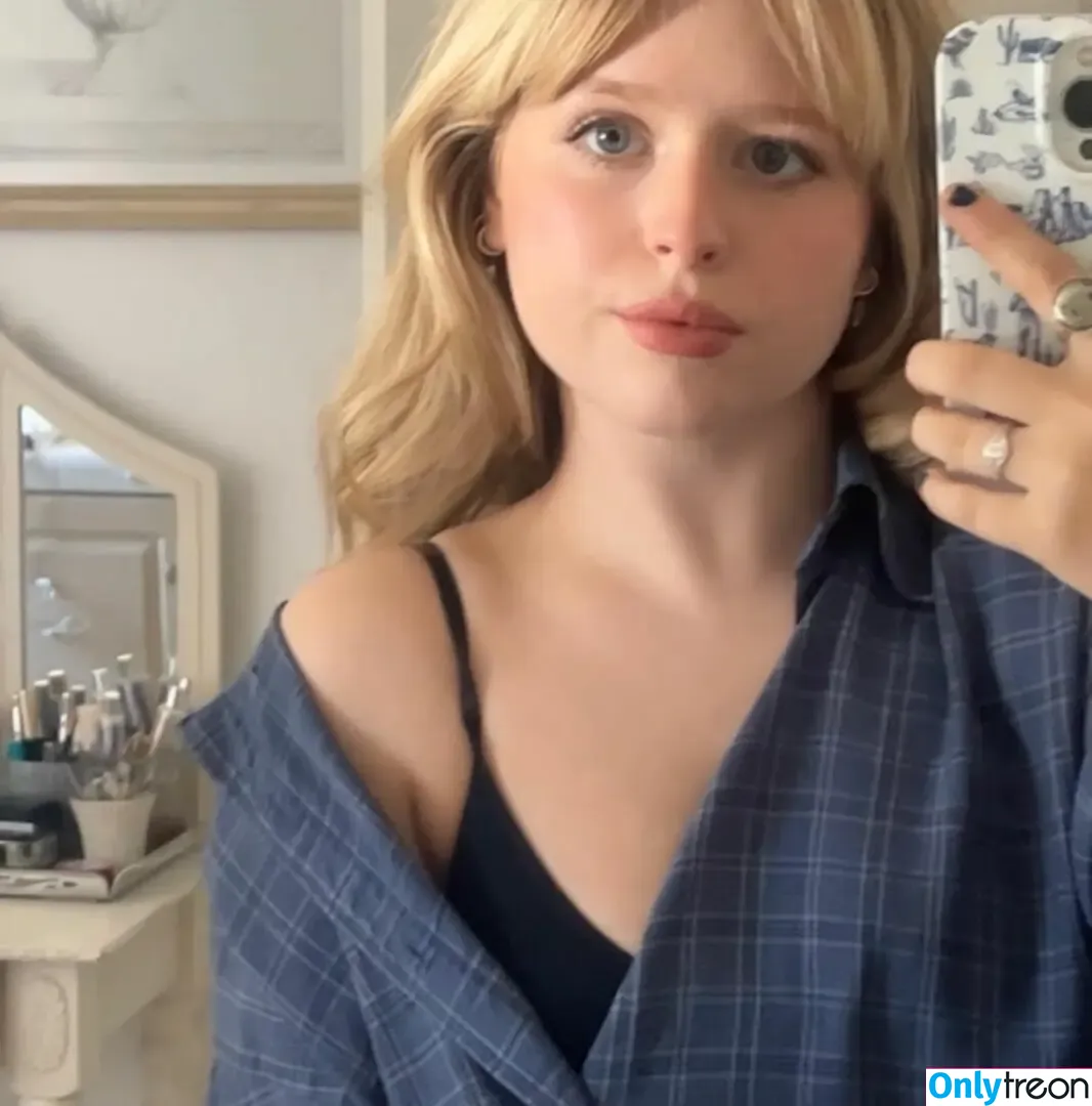 Lulu Wilson nude photo #0005 (luluswilson)