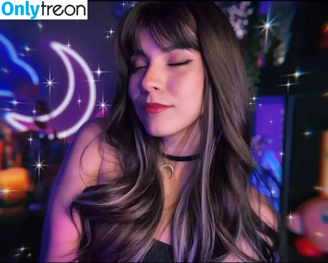 Luna Bloom nude photo #0016 (LunaBloomASMR / daisylunablossom)