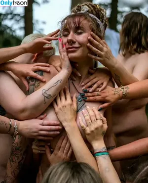  nude photo #0002