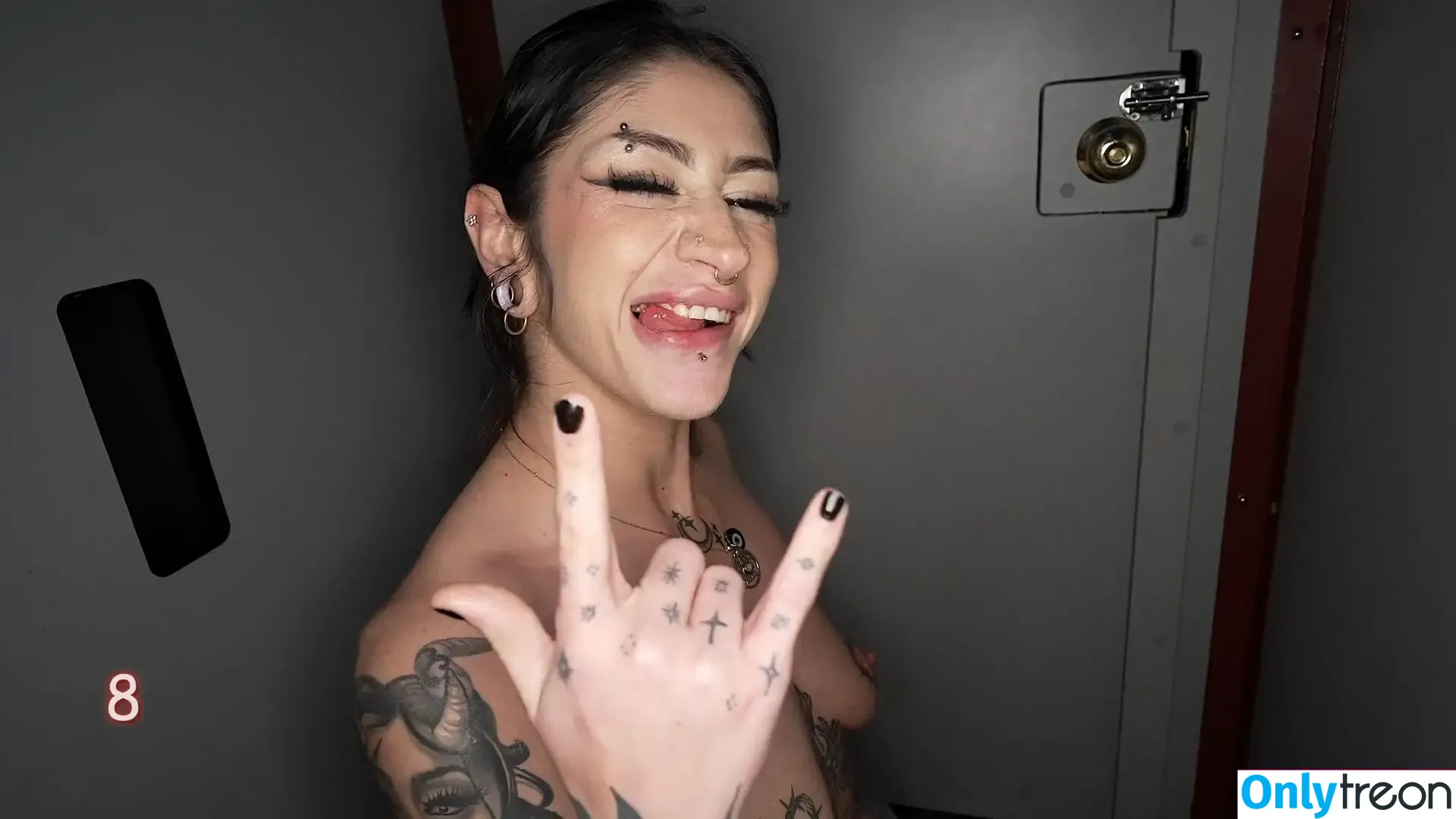 lunababyy69 nude photo #0039 (lunababyy69)