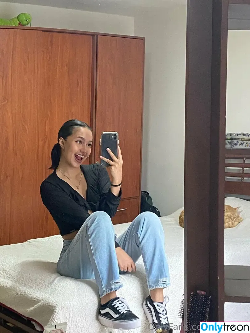 lunaluiz nude photo #0001 (lunaluiz)