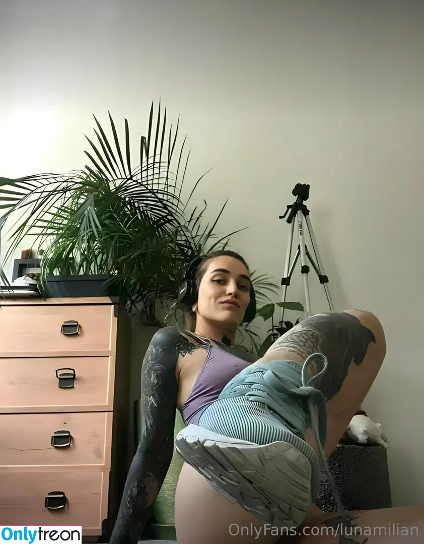 lunamilian nude photo #0020 (lunamilian)