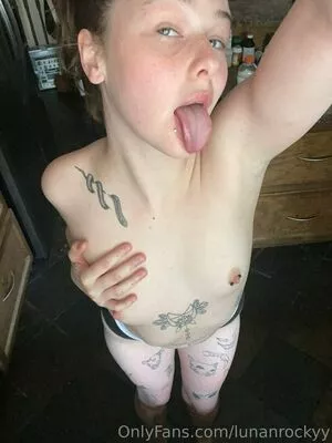 lunanrockyy / lunaanrocky nude photo #0017