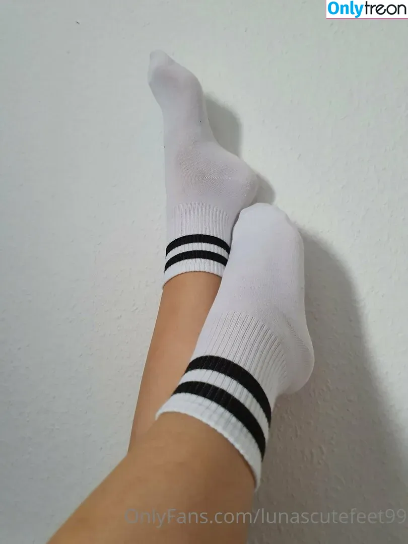 lunascutefeet99 nude photo #0001 (_saiyanprincess)