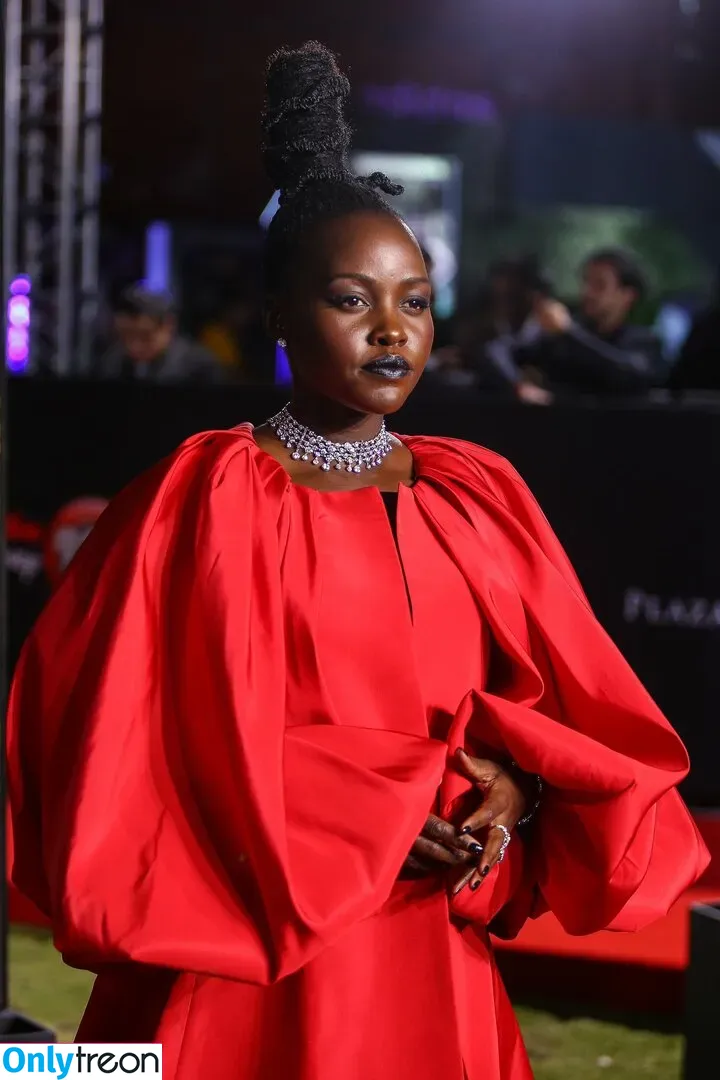 Lupita Nyong'o голая photo #0002 (lupitanyongo)