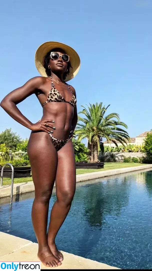 Lupita Nyong'o голая photo #0118 (lupitanyongo)