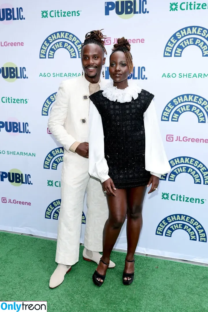 Lupita Nyong'o голая photo #0129 (lupitanyongo)
