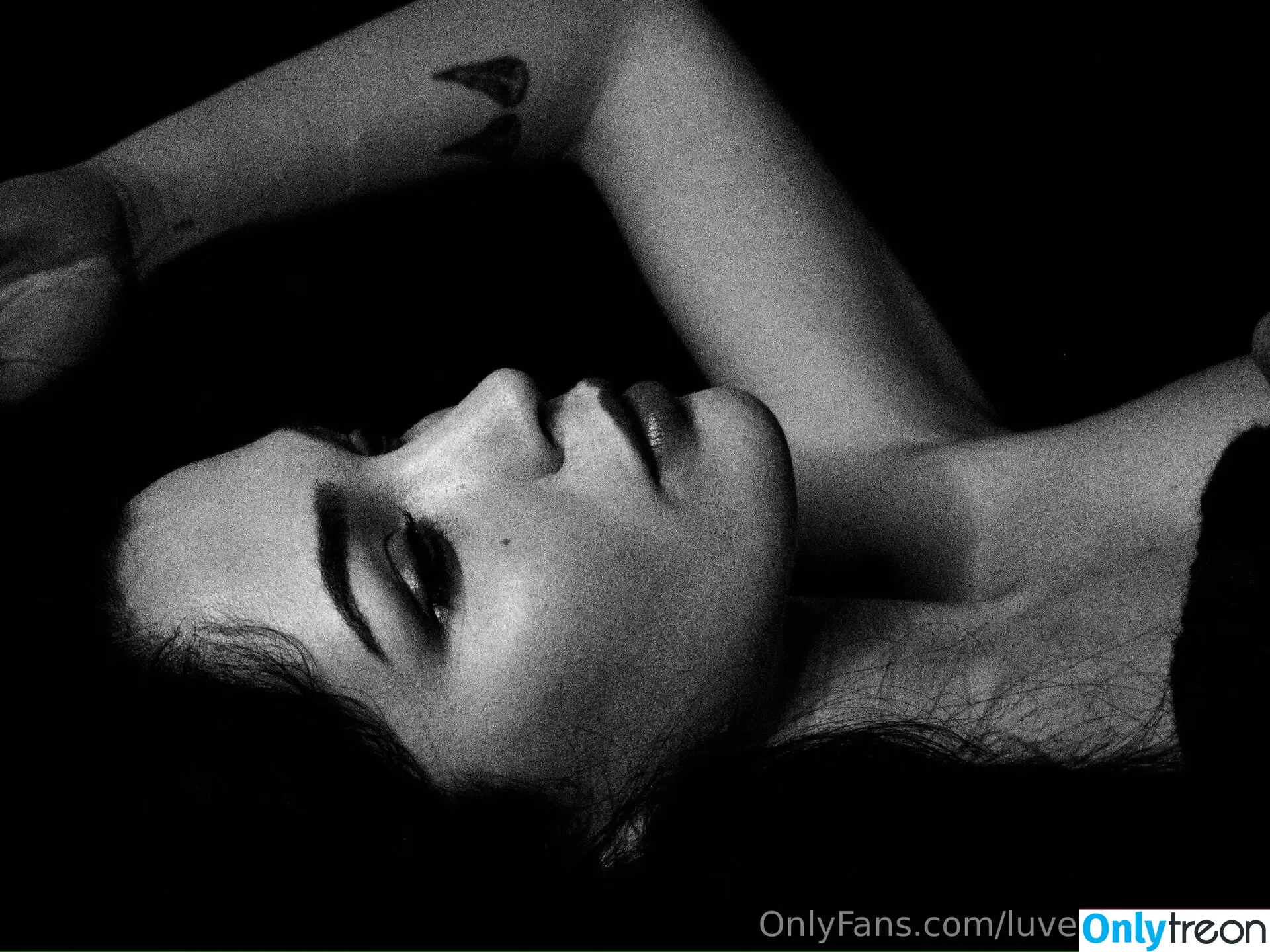 luvevelynclaire голая photo #0013 (officialevelynclairee)