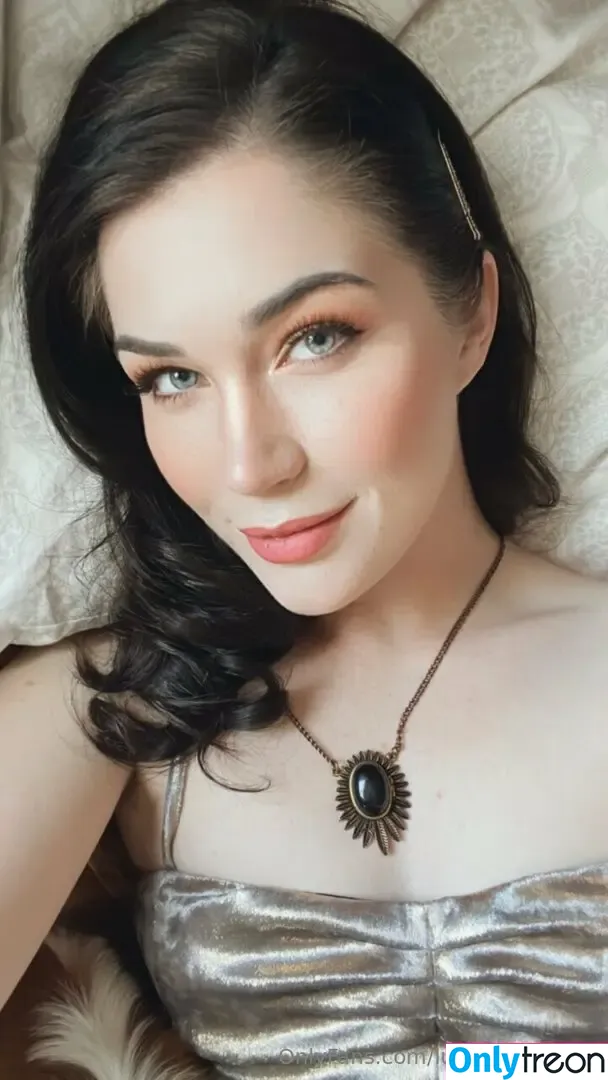 luvevelynclaire nude photo #0022 (officialevelynclairee)