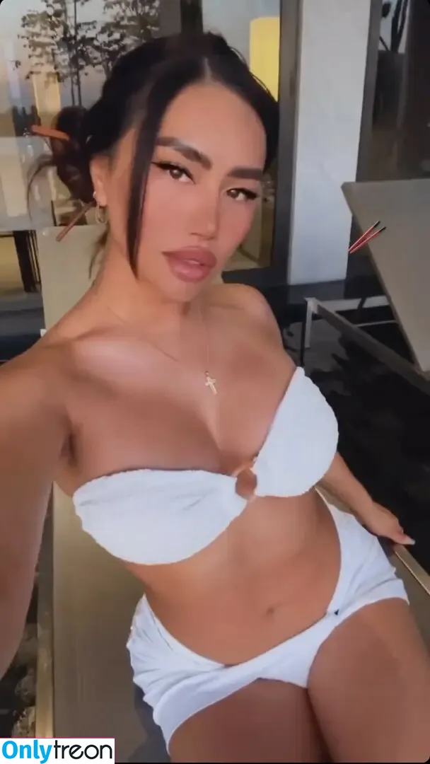 Lydddy nude photo #0014 (Aznbarbiex7x / lyddz)