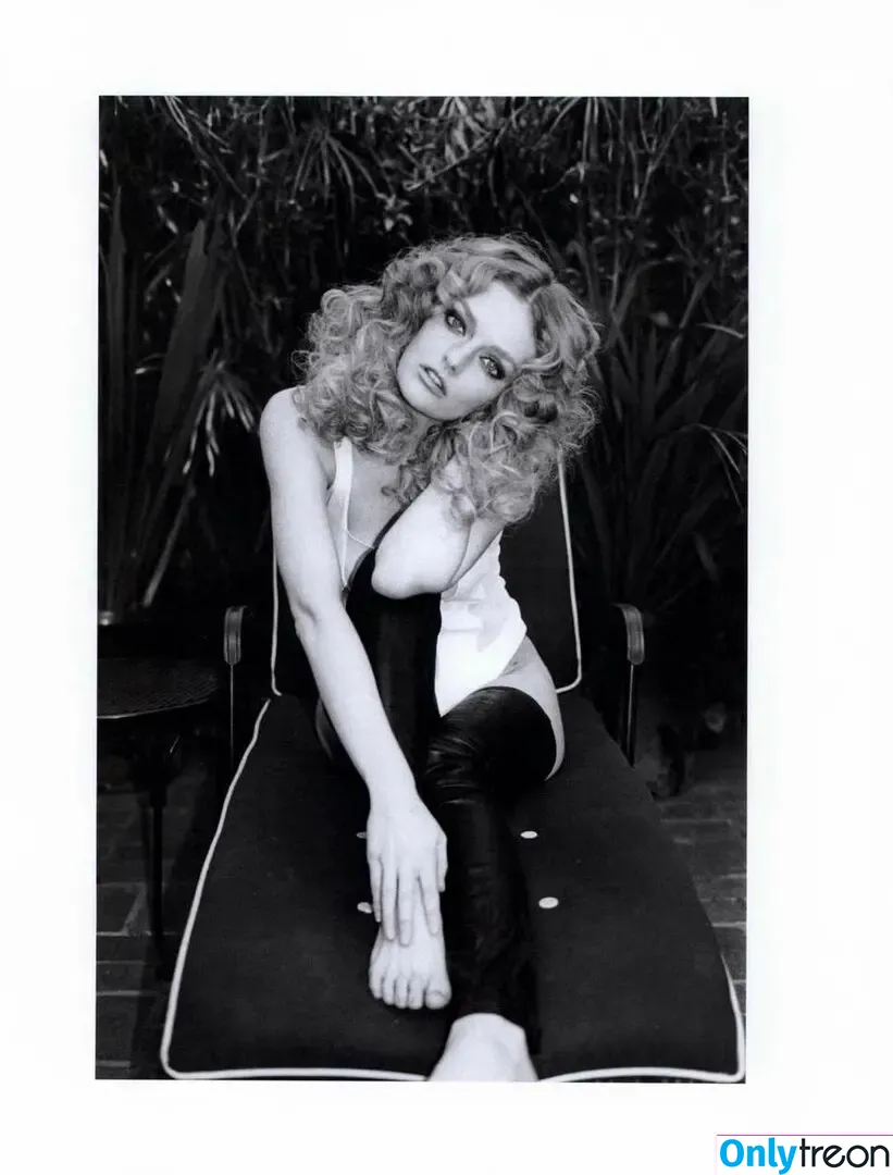 Lydia Hearst nude photo #0005 (lydiahearst)