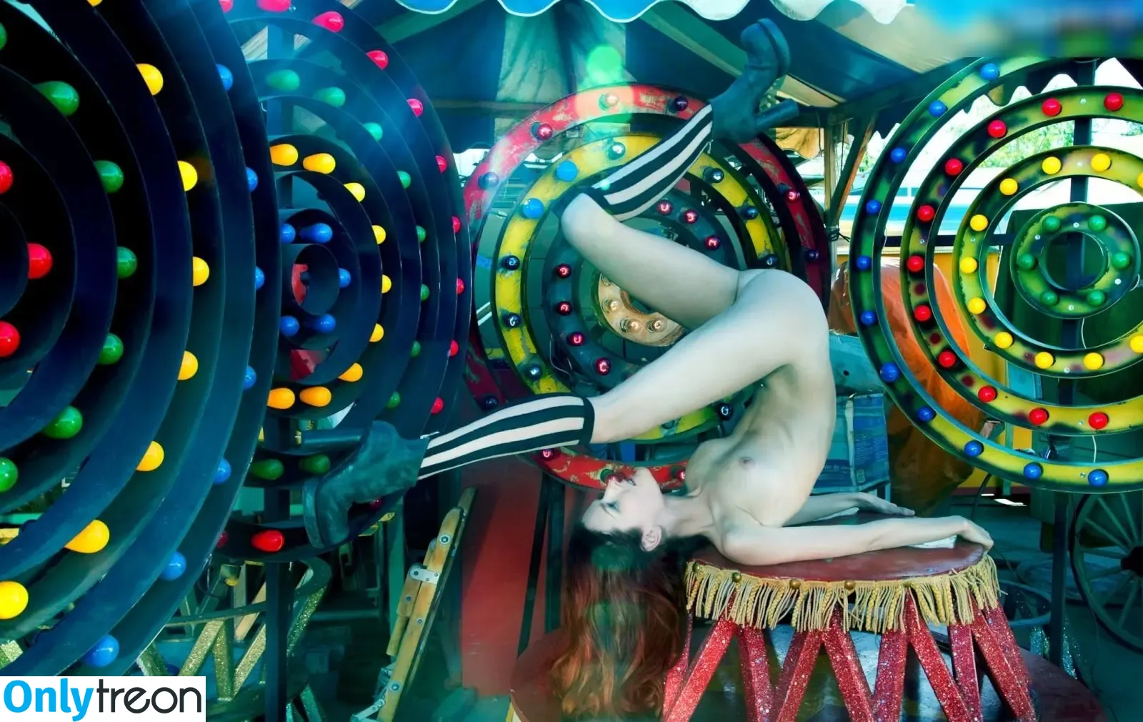 Lydia Hearst nude photo #0030 (lydiahearst)