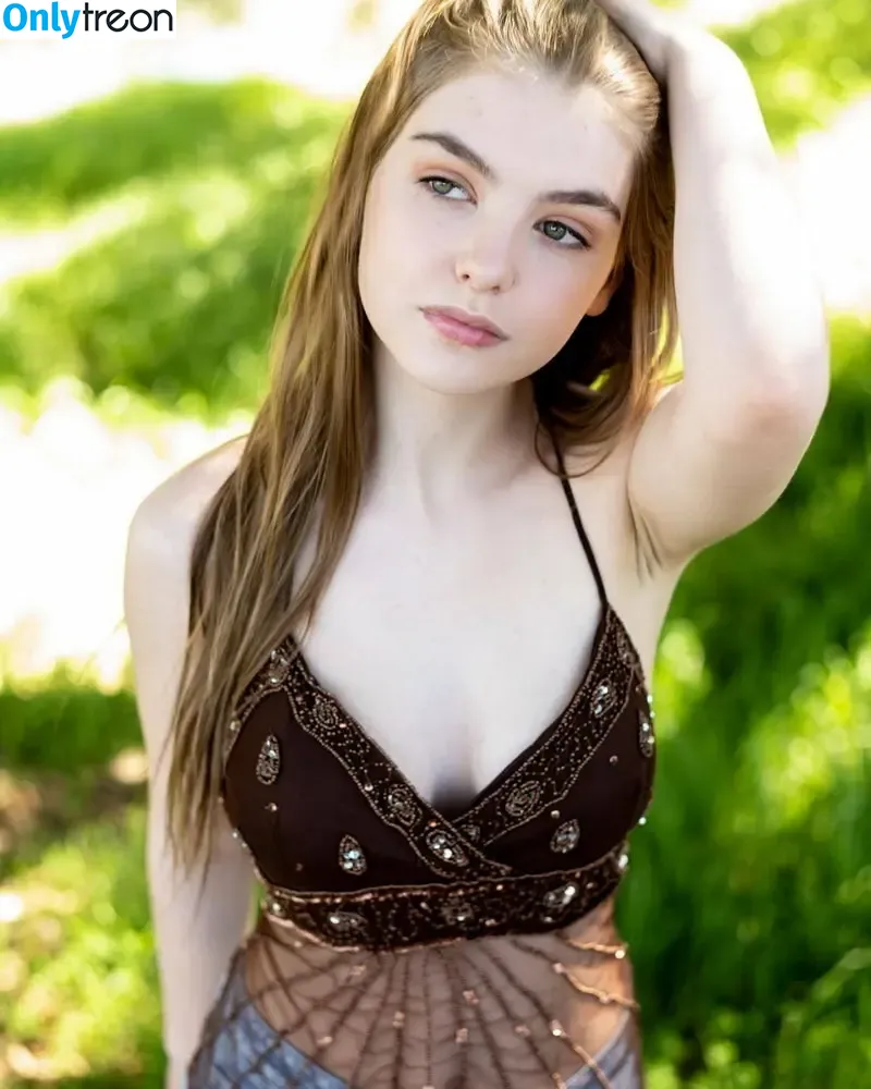 Lyliana Wray nude photo #0007 (lylianawray)
