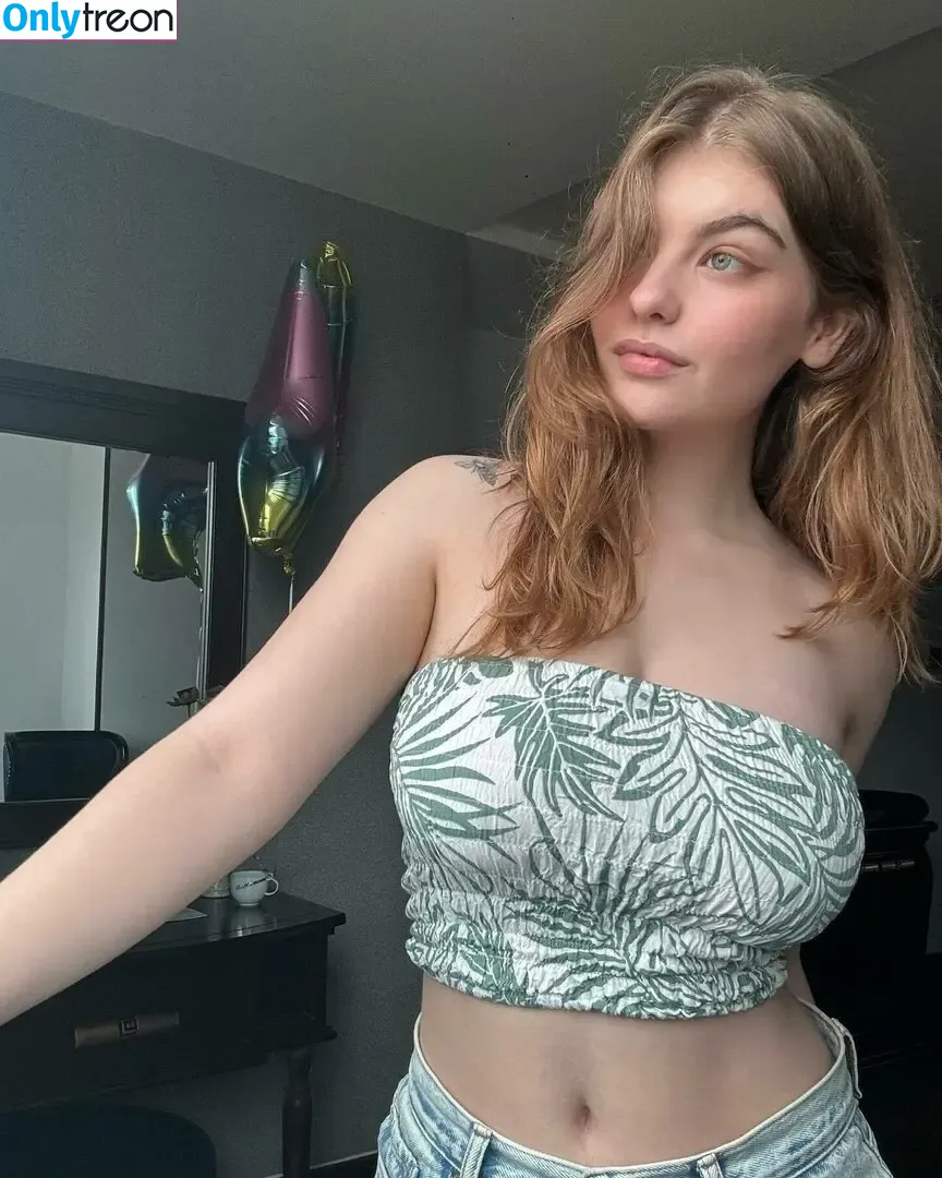 Lyliana Wray nude photo #0011 (lylianawray)