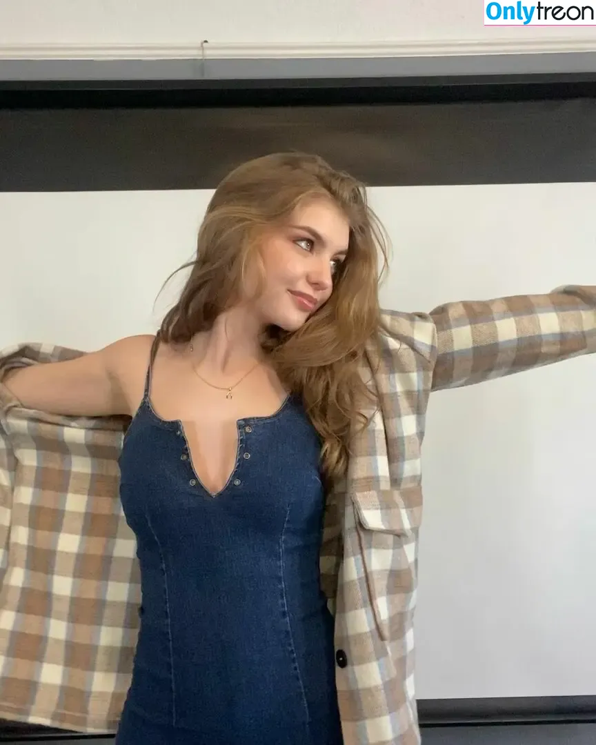 Lyliana Wray nude photo #0025 (lylianawray)
