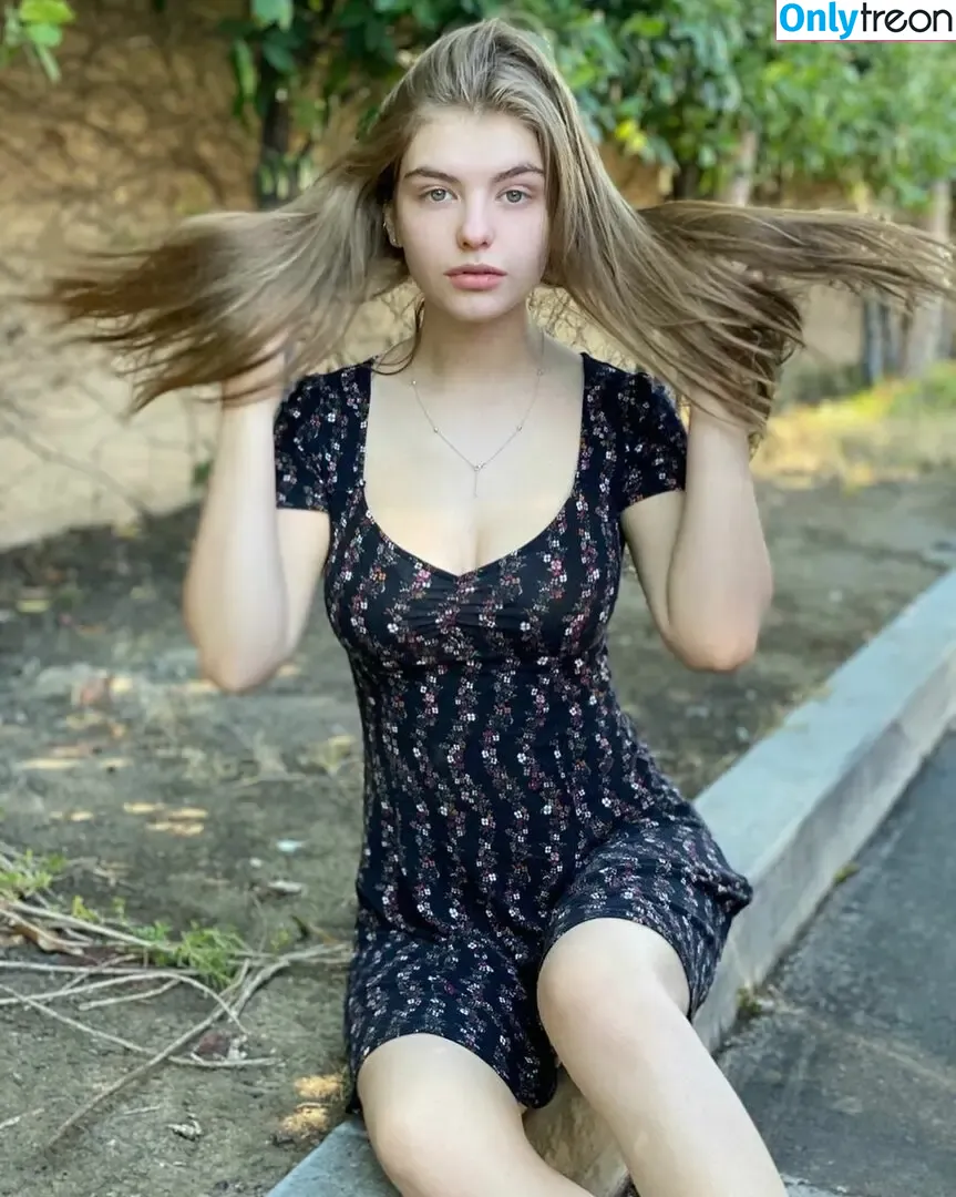 Lyliana Wray nude photo #0026 (lylianawray)