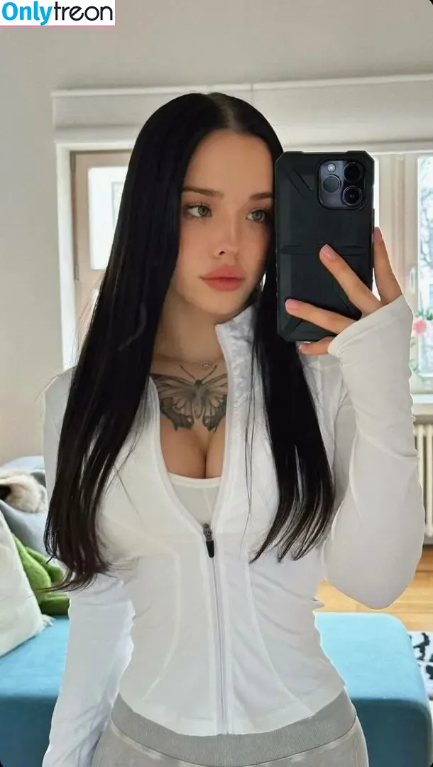 lyna_com nude photo #0068 (lyna_com2000 / lynatel)