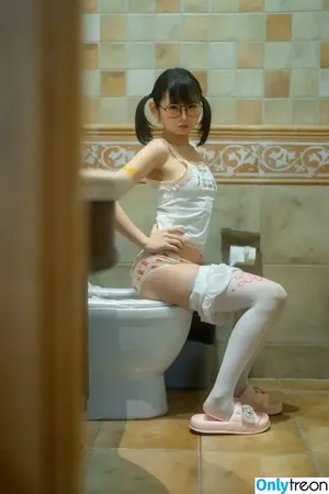 LynnLi7698 / 学徒林恩 / 幼水铃衣 / 幼水铃衣m nude photo #0066