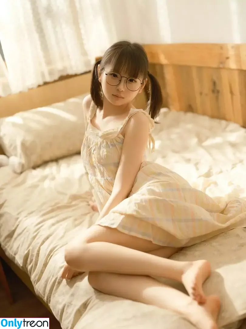 LynnLi7698 nude photo #0032 (学徒林恩 / 幼水铃衣 / 幼水铃衣m)