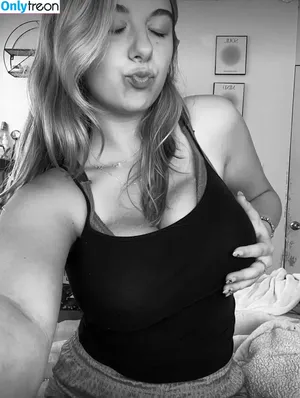 lynntoria / lynntoriaaaaa nude photo #0001