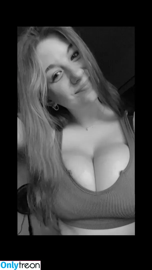 lynntoria nude photo #0007 (lynntoriaaaaa)