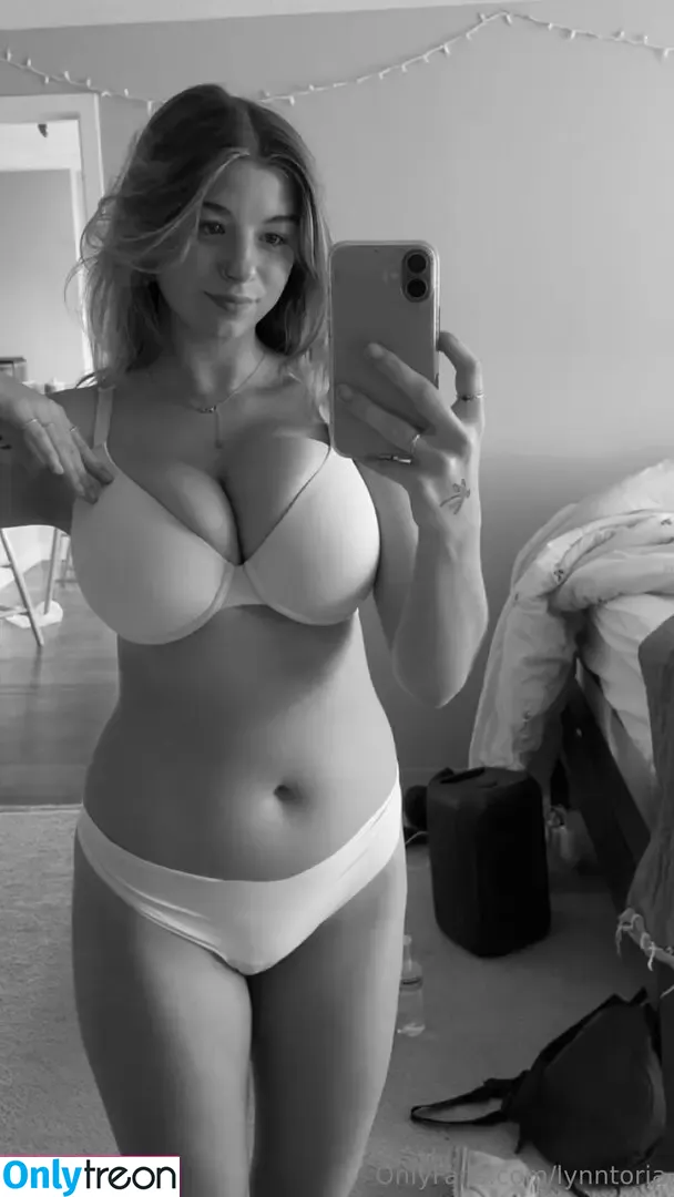 lynntoria nude photo #0301 (toria.badoria)