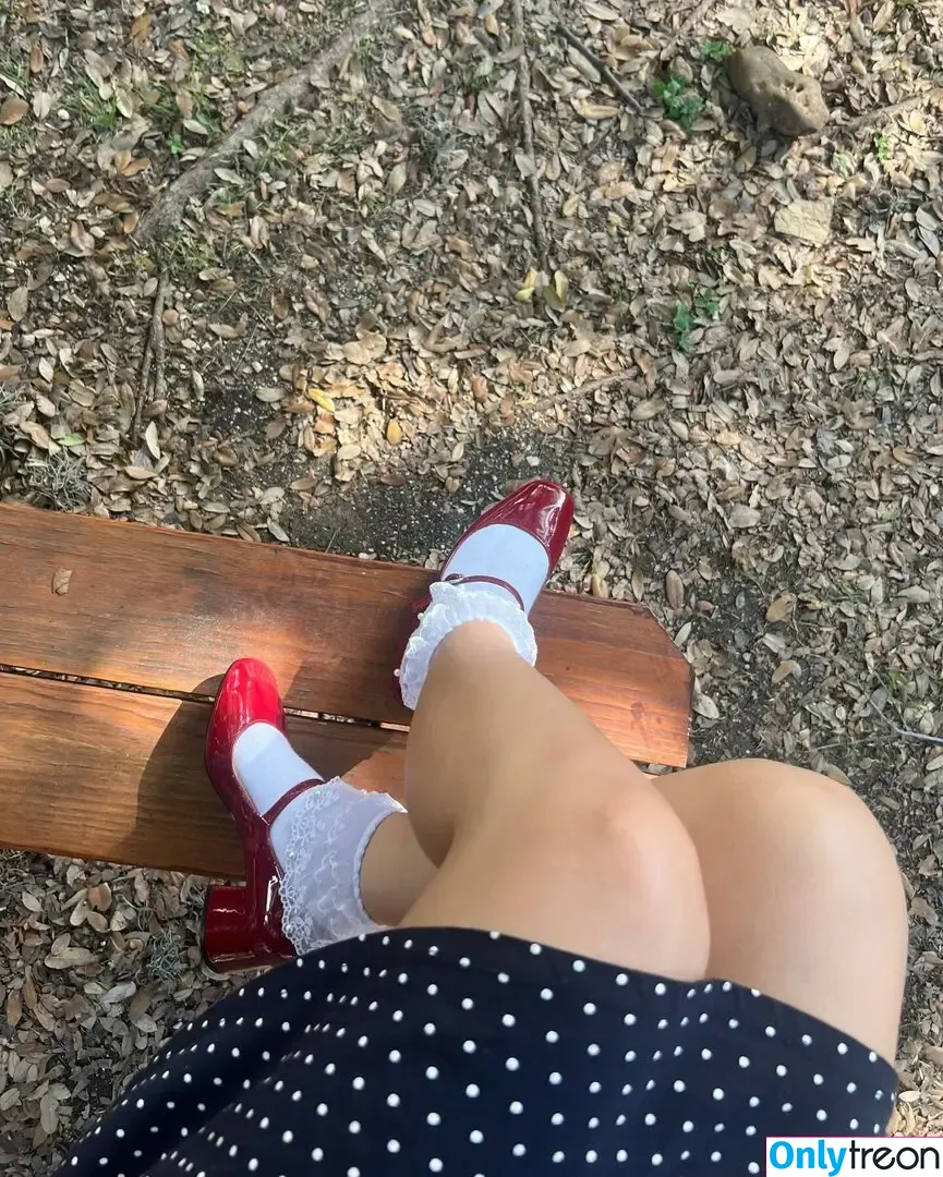 Lyssalevin nude photo #0009 (lyssadelenex)