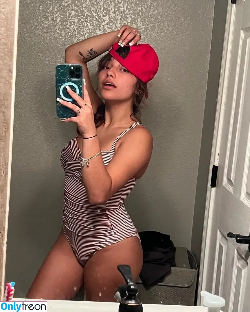 Lyssalevin nude photo #0019 (lyssadelenex)