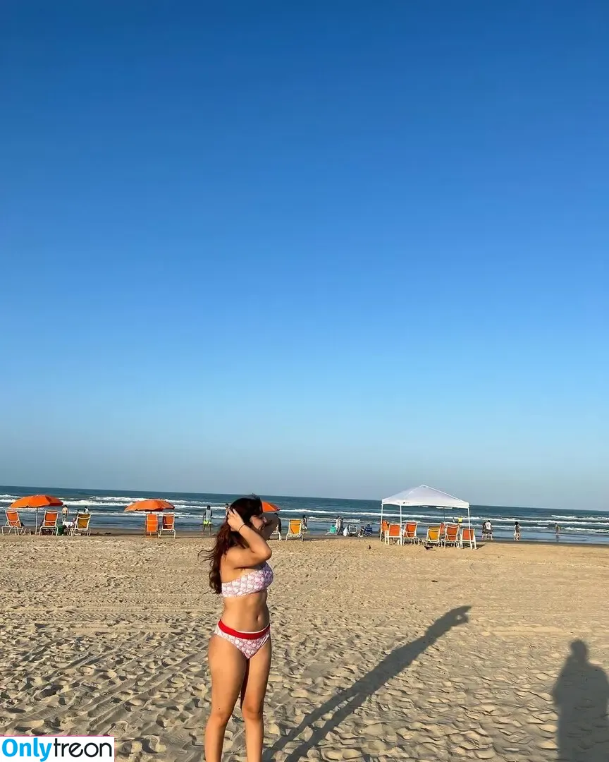 Lyssalevin nude photo #0024 (lyssadelenex)