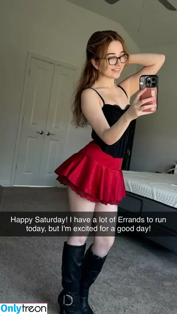 Lyssaurora nude photo #1192 (Lyssaurora)