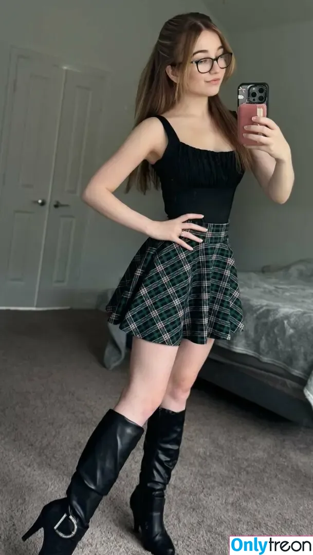 Lyssaurora nude photo #1228 (Lyssaurora)