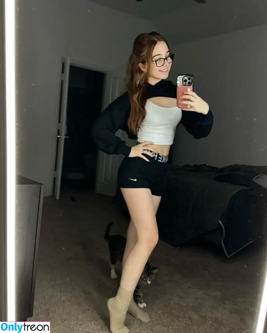 Lyssaurora nude photo #1250 (Lyssaurora)