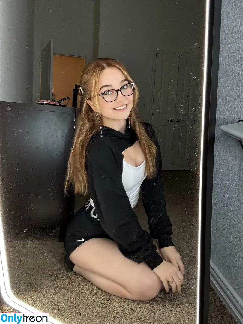 Lyssaurora nude photo #1259 (Lyssaurora)
