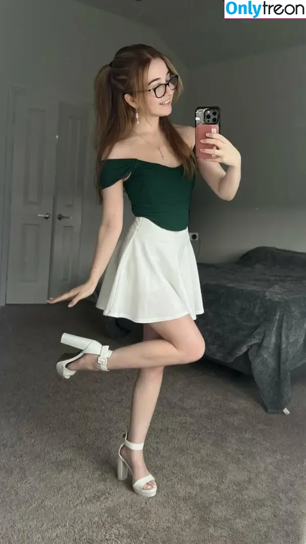 Lyssaurora nude photo #1263 (Lyssaurora)