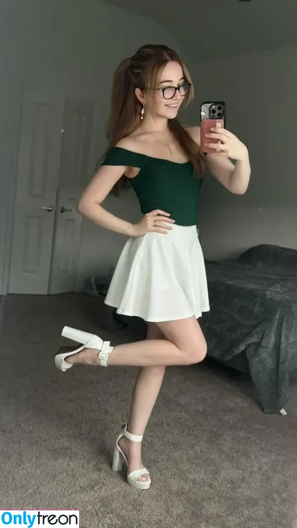 Lyssaurora nude photo #1265 (Lyssaurora)