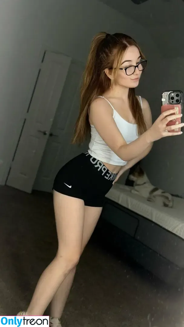 Lyssaurora nude photo #1267 (Lyssaurora)
