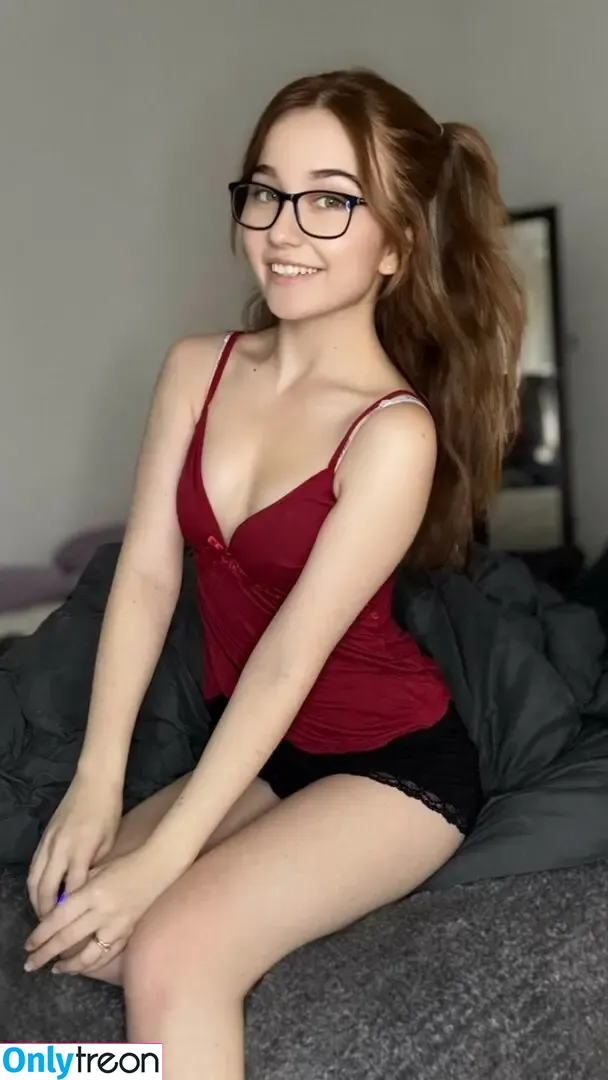 Lyssaurora nude photo #1273 (Lyssaurora)